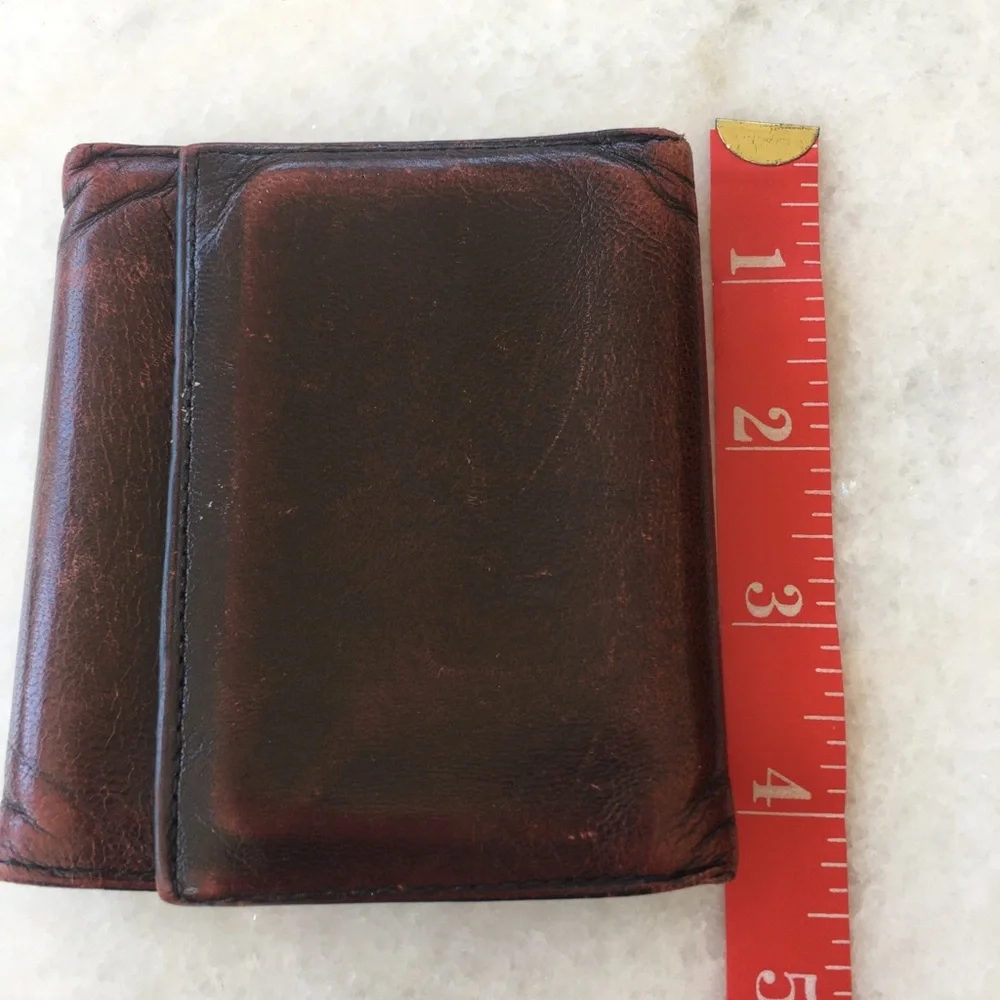 Classic Men's Leather Bifold Wallet - Brown
